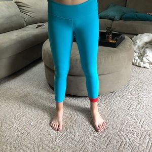 Blue lululemon cropped leggings